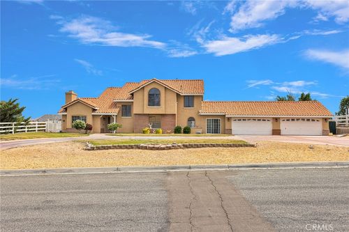 27655 River Rock Rd, Helendale, CA, 92342-7908 | Card Image