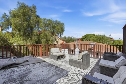 2304 Voorhees Ave, Redondo Beach, CA, 90278-2594 | Card Image