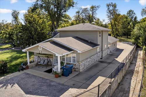 16 Midland Ave, Maryland Heights, MO, 63043-2626 | Card Image