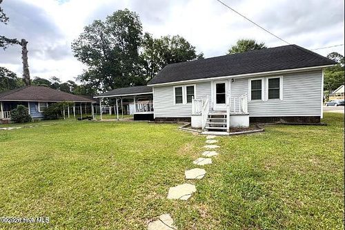 51 Oak St, Whiteville, NC, 28472-5481 | Card Image