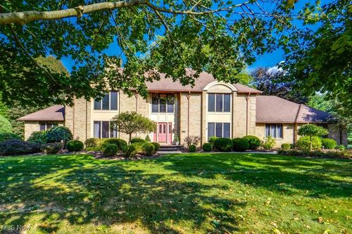 565 Ghentwood Dr, Akron, OH, 44333-1765 | Card Image