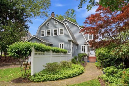 7 Thompson St, Shoreham, NY, 11786-1046 | Card Image