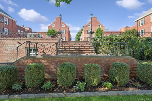 aa-1815 Palmer Ave, Larchmont, NY, 10538-3131 | Card Image