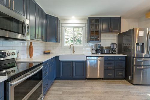 104 Dorothy Lane, View Royal, BC, V9B6B5 | Card Image