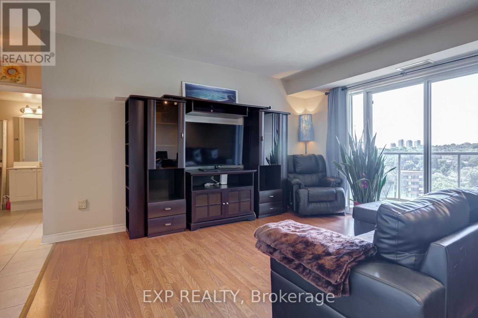 Residential in Toronto (Weston) 5