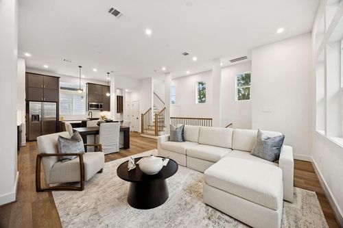 2125 Hoskins Dr, Houston, TX, 77080-5421 | Card Image