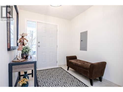 540 Klassen Rd, Kelowna, BC, V1X7P3 | Card Image