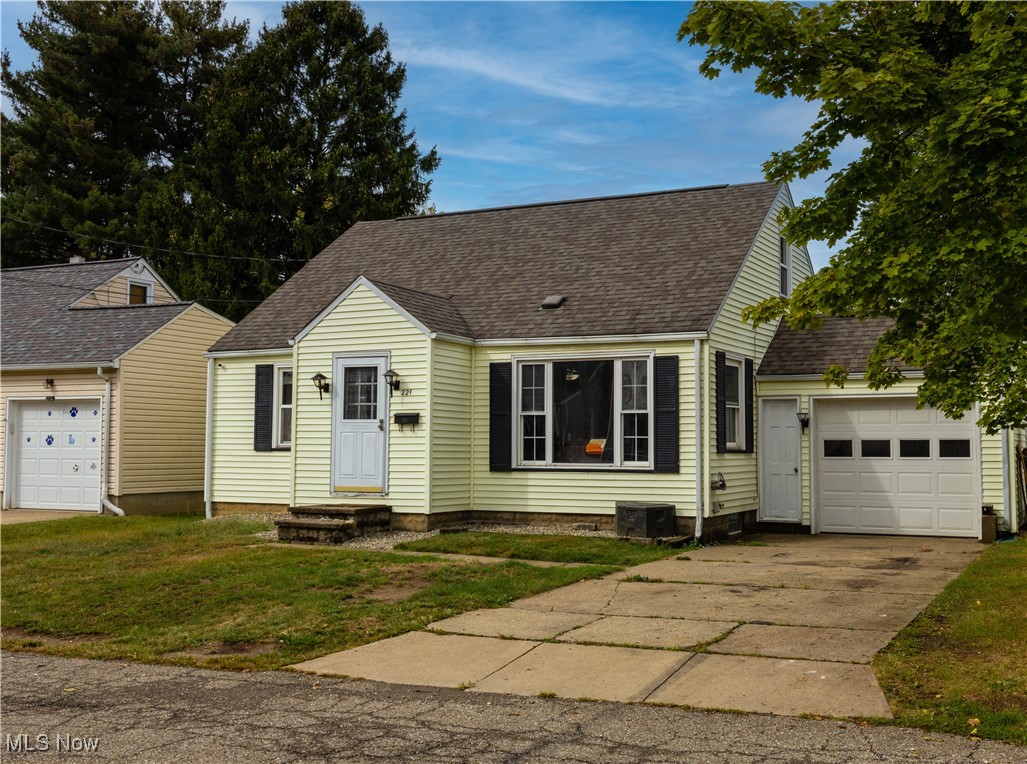 Devinney Ave, Louisville, OH 44641