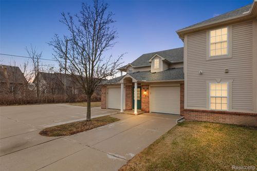 45765 Cagney Dr, Macomb, MI, 48044-6610 | Card Image
