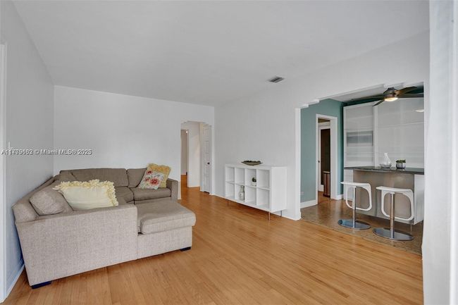 2462 Sw 22 Nd Ter, House other with 3 bedrooms, 2 bathrooms and null parking in Miami FL | Image 5