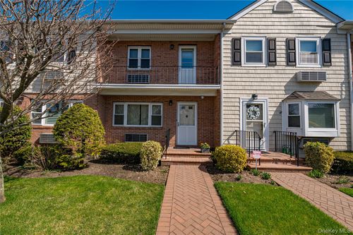 apt-25-195 N Centre Ave, Rockville Centre, NY, 11570-3643 | Card Image