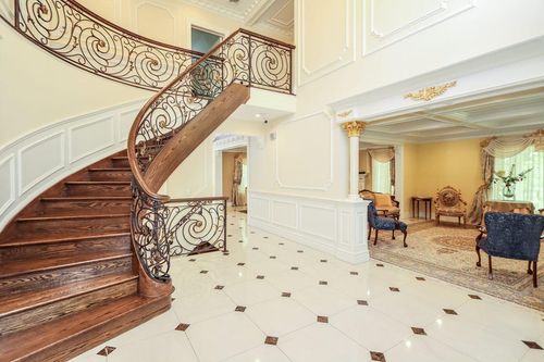 10 Woodbourne Rd, Great Neck, NY, 11023-1319 | Card Image