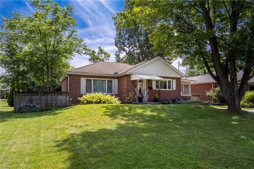 386 Patricia Dr, Burlington, ON, L7T1K2 | Card Image