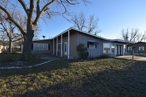 300 N Shore Dr, Brady, TX, 76825-7712 | Card Image