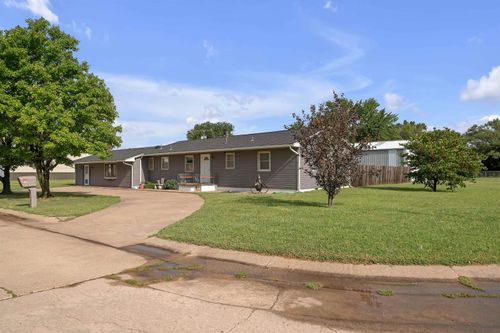 927 E Woodsway St, Wellington, KS, 67152-2960 | Card Image