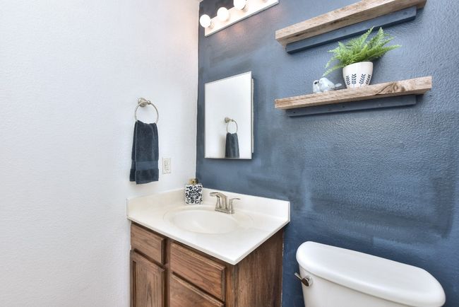 Downstairs powder room | Image 19