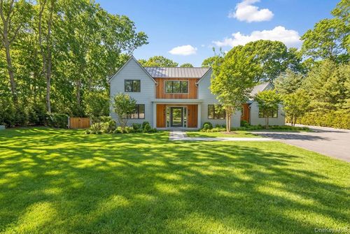 8 Ashwood Ct, Southampton, NY, 11968-1700 | Card Image