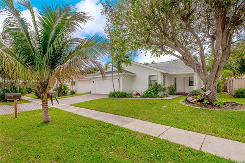 1-216 Se 9th St, Dania Beach, FL, 33004-4439 | Card Image