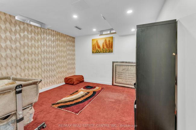 22 Fanshawe Dr, House attached with 4 bedrooms, 3 bathrooms and 2 parking in Brampton ON | Image 28