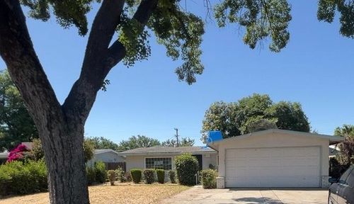 1152 E Drummond Avenue, Fresno, CA, 93706 | Card Image