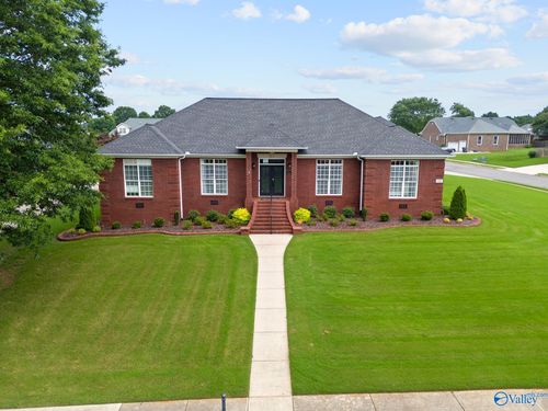 111 Thomas Woods Ct, Huntsville, AL, 35806-4060 | Card Image