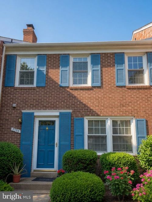 8398 Uxbridge Ct, SPRINGFIELD, VA, 22151-1724 | Card Image