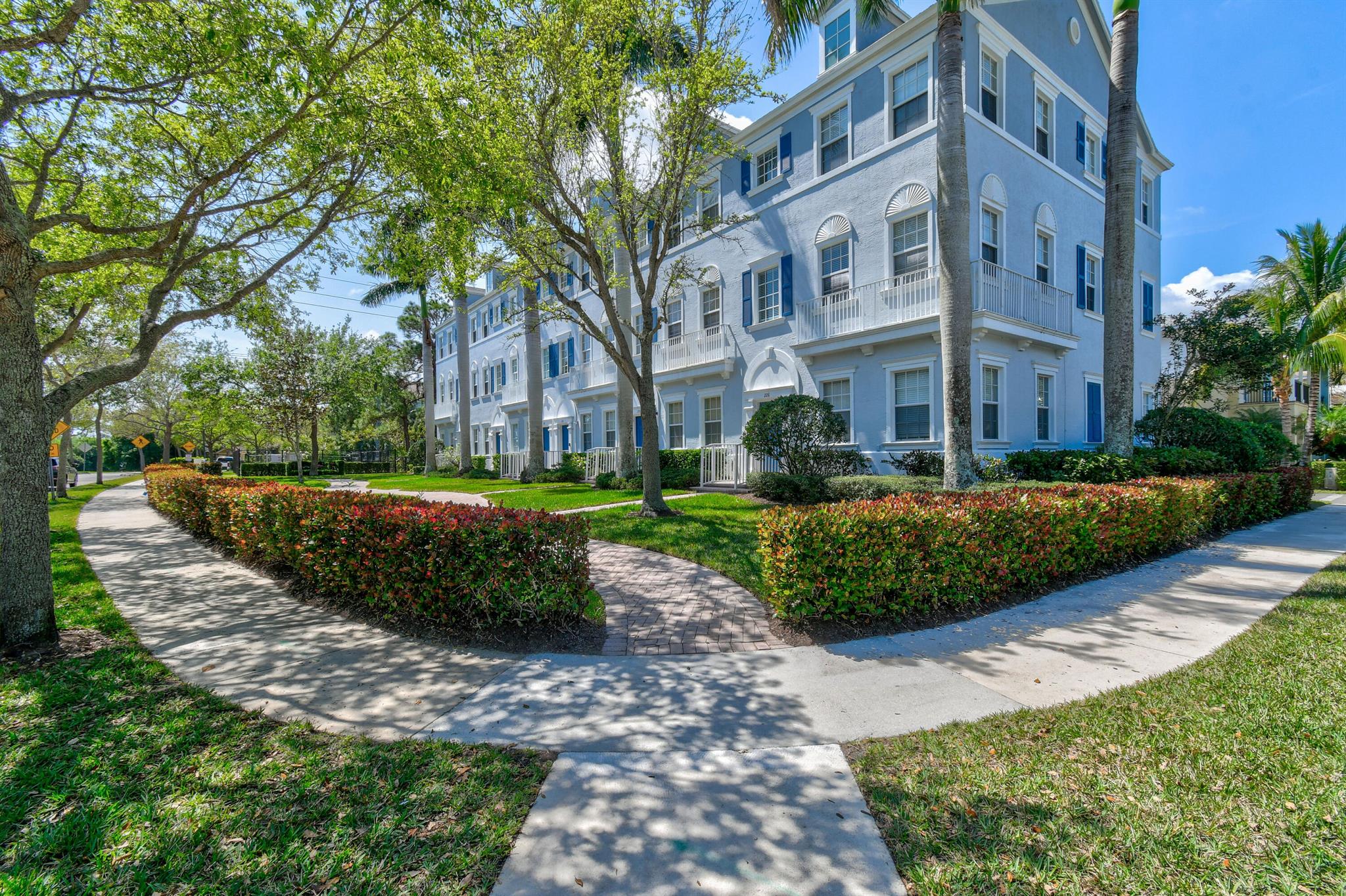 Thatch Palm Cir, Jupiter, FL 33458