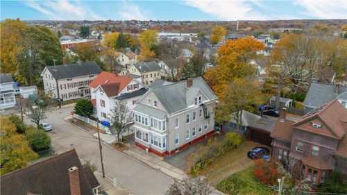 33 White St, Pawtucket, RI, 02860-3663 | Card Image