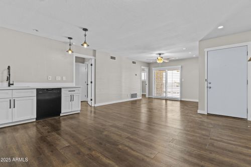 k16-5525 E Thomas Rd, Phoenix, AZ, 85018-8126 | Card Image