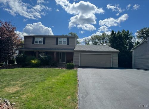 110 Lake Country Dr, Syracuse, NY, 13209-1326 | Card Image