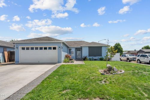 8092 Abbey Rd, White City, OR, 97503-1539 | Card Image