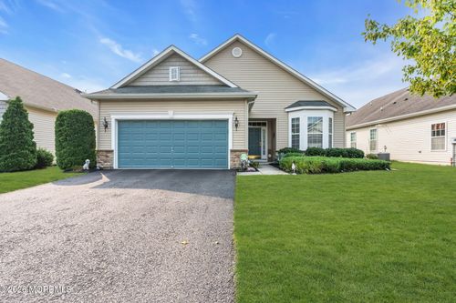 44 Eagle Ridge Cir, Lakewood, NJ, 08701-5825 | Card Image
