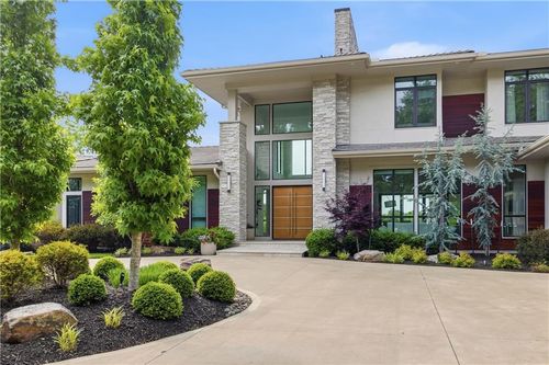 10670 W 192nd Pl, Spring Hill, KS, 66083-7525 | Card Image