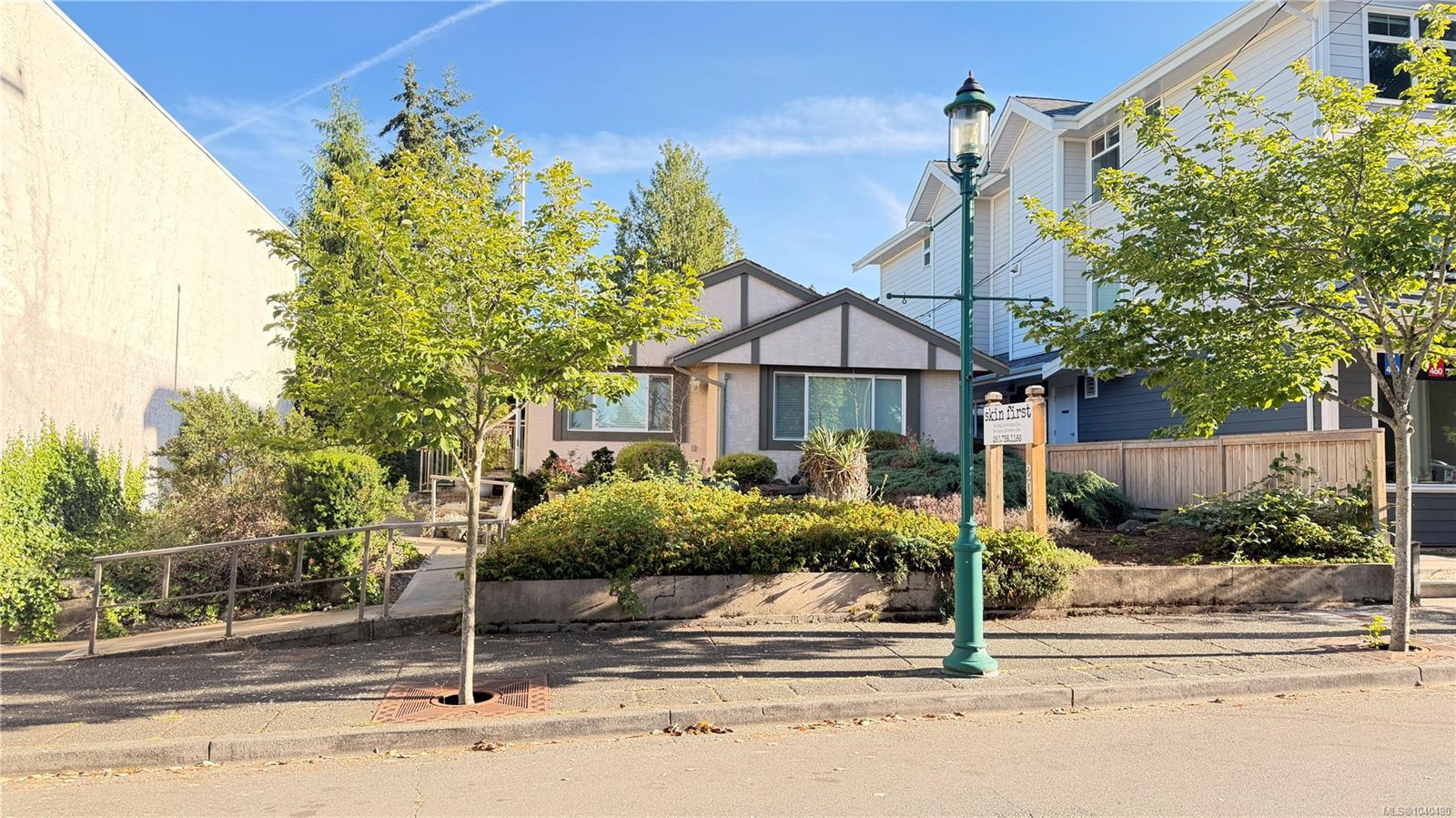 Commercial Lease in Qualicum Beach 4