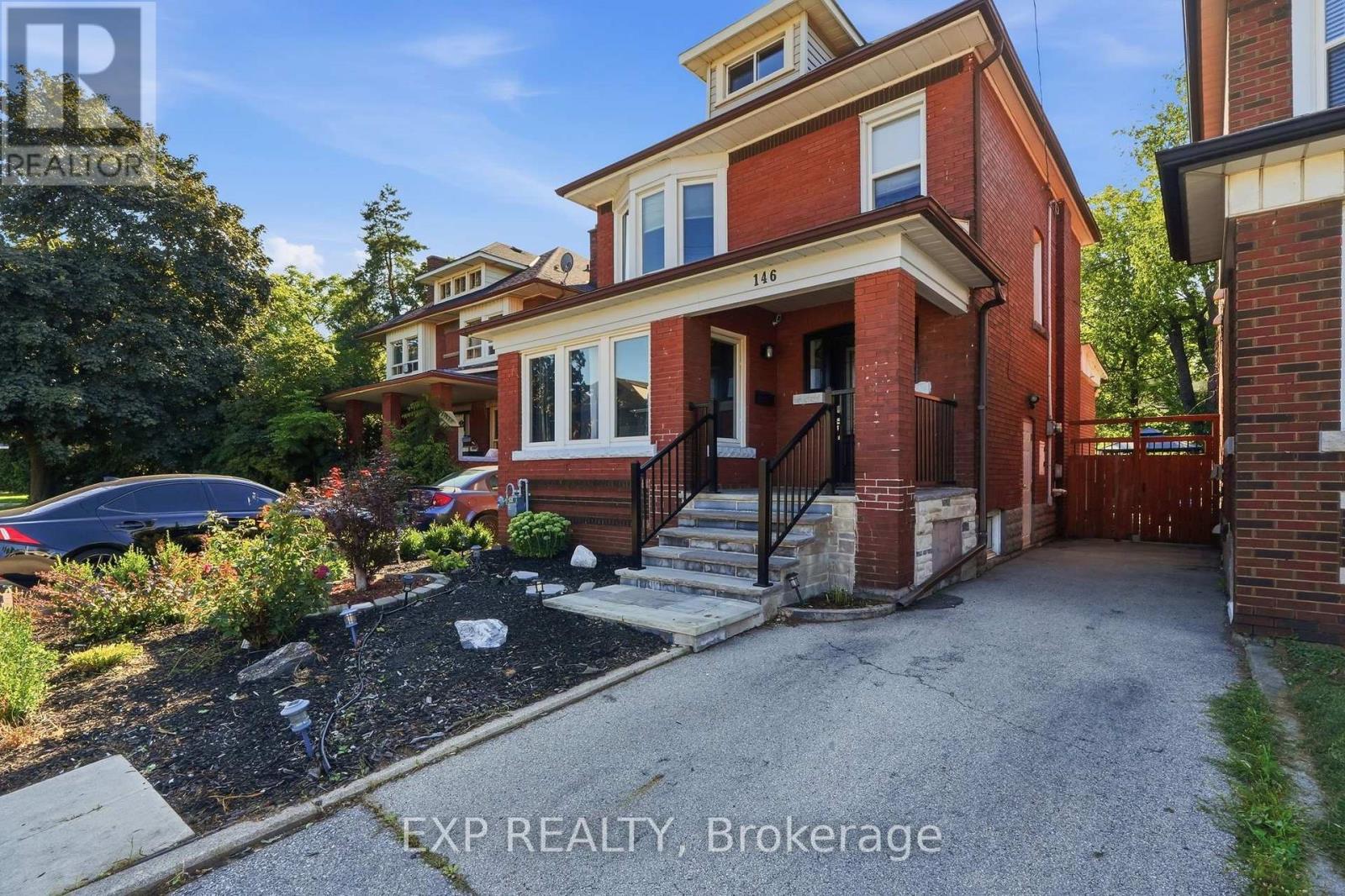 Residential in Hamilton (Delta) 2