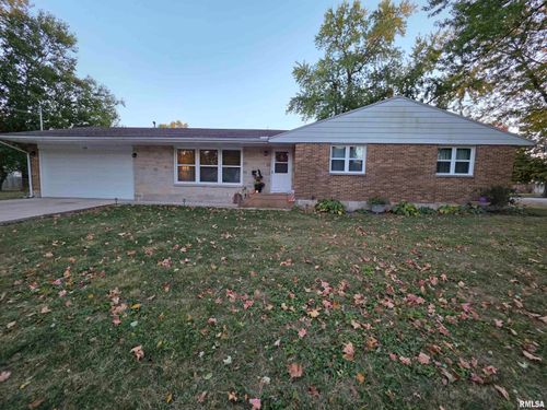 130 E Court St, Farmington, IL, 61531-1206 | Card Image