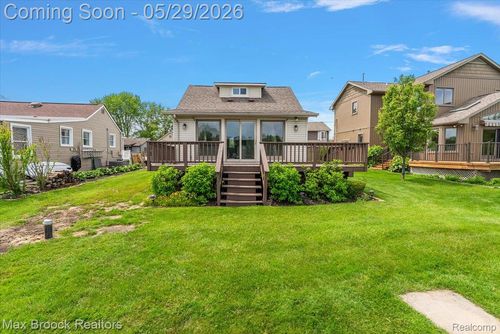1323 Castlewood Dr, White Lake, MI, 48386-3721 | Card Image