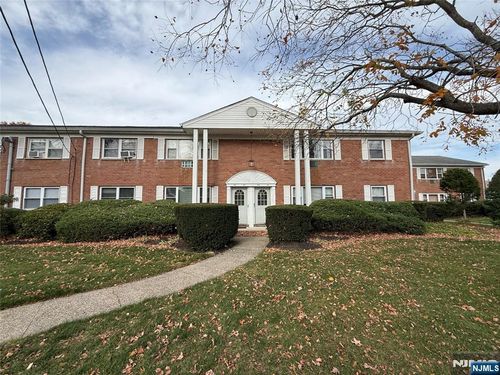 78 Manchester Ct, Wayne, NJ, 07470-3388 | Card Image