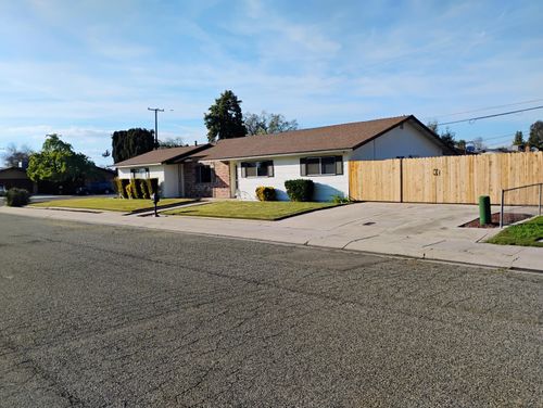 4132 W Robinwood Avenue, Visalia, CA, 93291 | Card Image