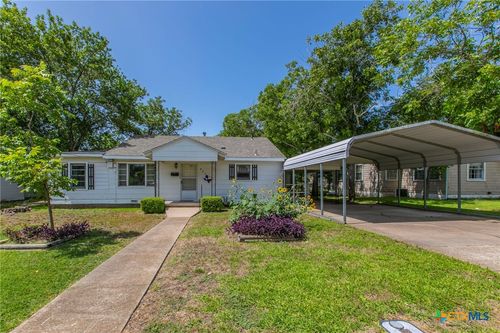 807 E 12th Ave, Belton, TX, 76513-2211 | Card Image