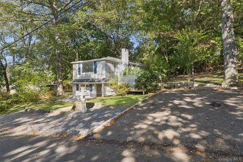 7 Yucca Rd, Rocky Point, NY, 11778-8712 | Card Image