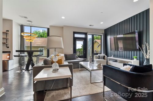 unit-206-300 Magnolia Ave, Charlotte, NC, 28203-0102 | Card Image