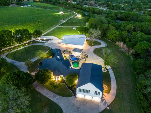 320 Dale Evans Dr, Italy, TX, 76651-3784 | Card Image