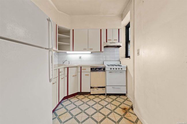 APT-1E - 34-40 79 Th St, Home with 3 bedrooms, 2 bathrooms and null parking in Jackson Heights NY | Image 7