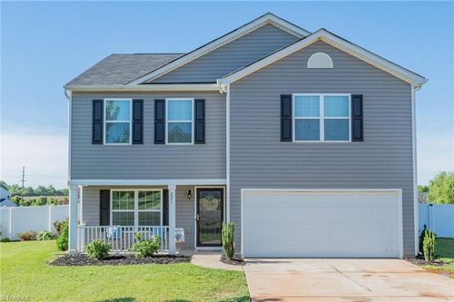 221 Estelle Dr, Lexington, NC, 27295-5679 | Card Image