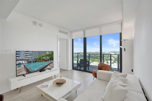 2310-121 Ne 34th St, Miami, FL, 33137-3852 | Card Image