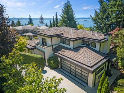 2650 Rosebery Ave, House other with 5 bedrooms, 6 bathrooms and 4 parking in West Vancouver BC | Image 2