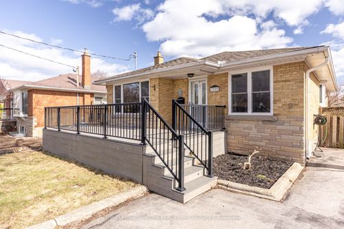 2322 Redfern Rd, Burlington, ON, L7R1X3 | Card Image