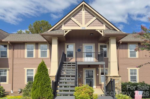 1104 Deermouse Way, Hendersonville, NC, 28792-7435 | Card Image