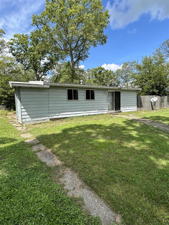 Monterey Cir, Kalamazoo, MI 49004